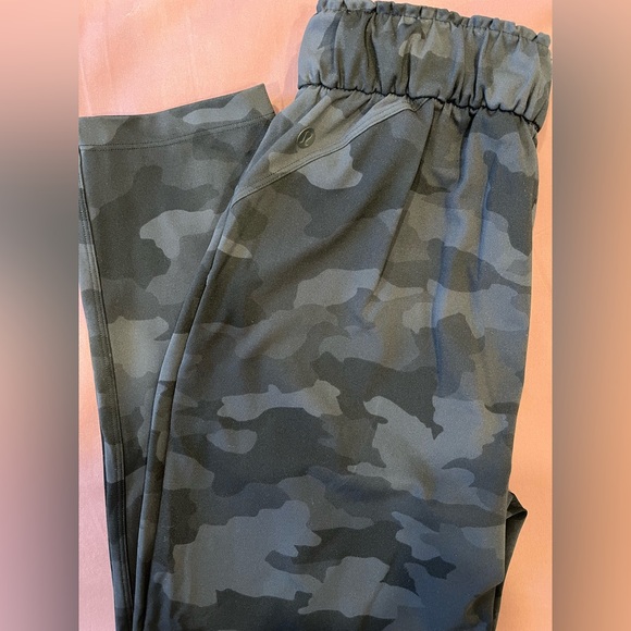 Lululemon Joggers Black Camo 2 Lulu Pants - Picture 11 of 11